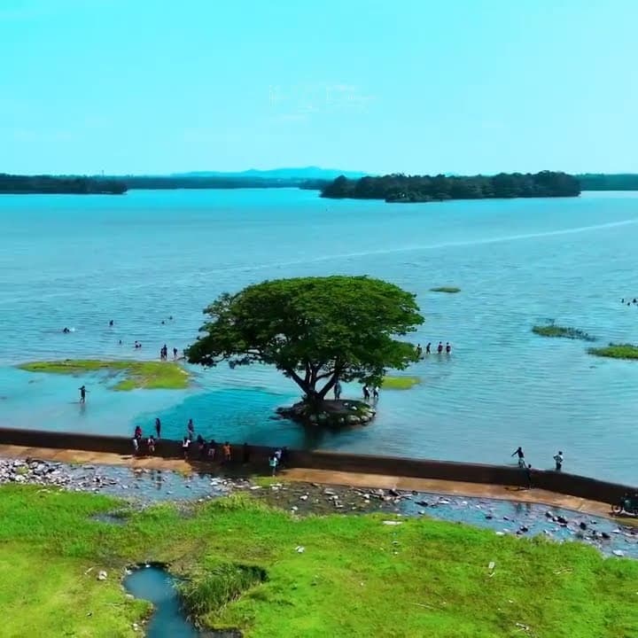 Lakeside Serenity: Quick Access to Chandrika Wewa